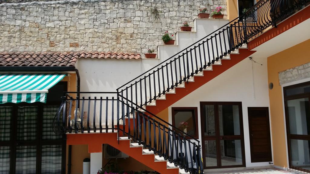 Pineta Monserrato Bed & Breakfast Modica Dış mekan fotoğraf