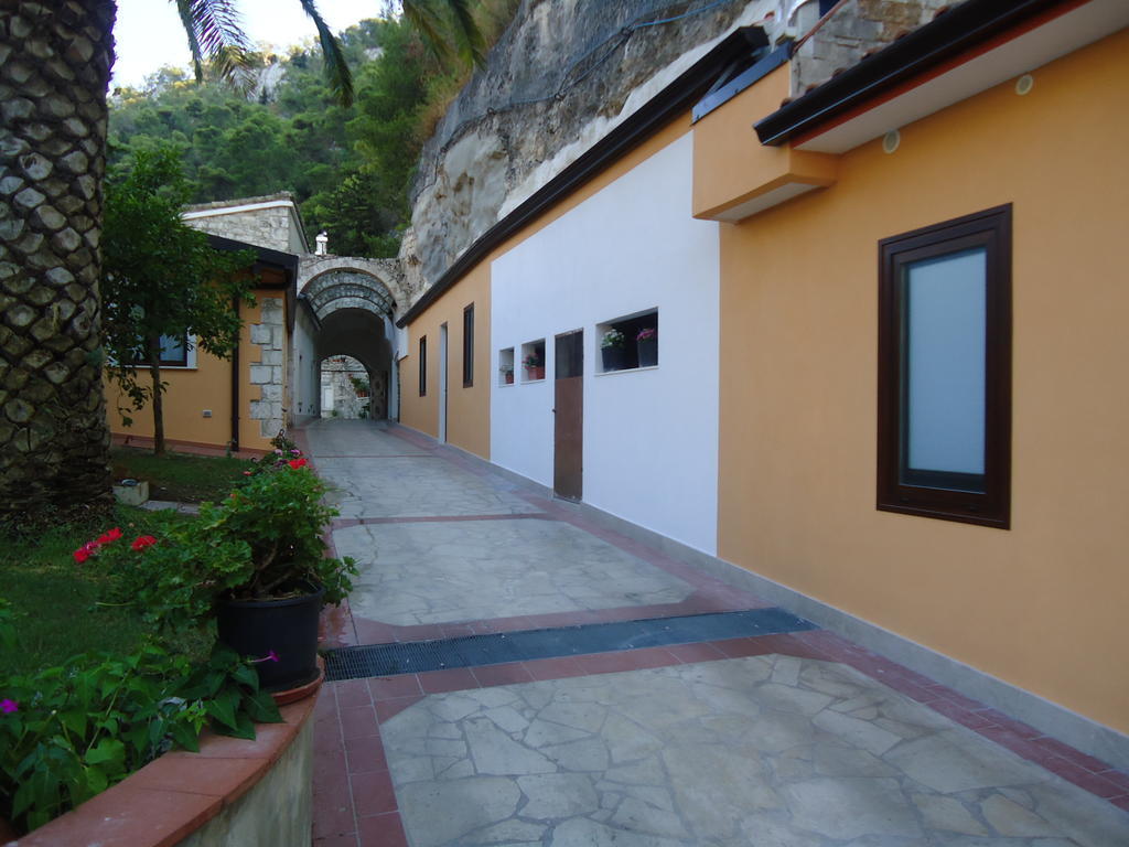 Pineta Monserrato Bed & Breakfast Modica Dış mekan fotoğraf