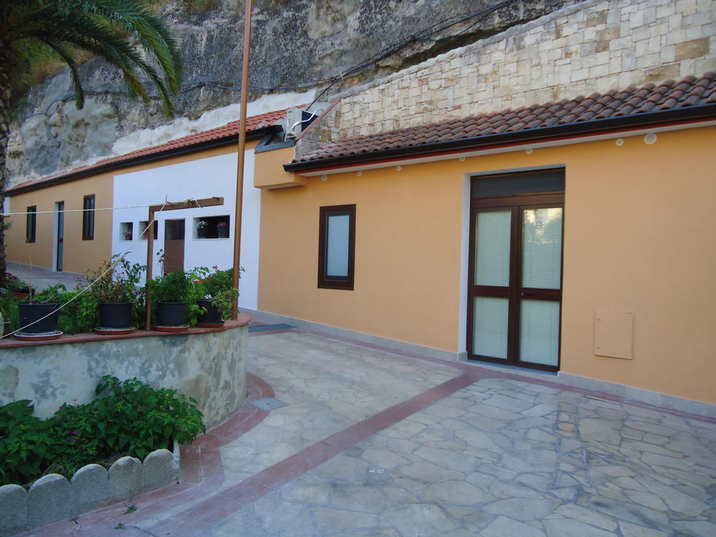 Pineta Monserrato Bed & Breakfast Modica Dış mekan fotoğraf